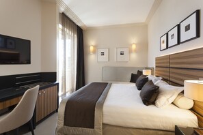 Deluxe Triple Room | 1 bedroom, premium bedding, minibar, in-room safe
