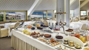 Desayuno buffet incluido todos los días