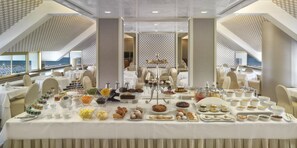 Buffet déjeuner gratuit tous les jours