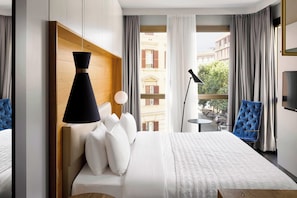 Deluxe Triple Room, 1 King Bed | Hypo-allergenic bedding, free minibar items, in-room safe, desk