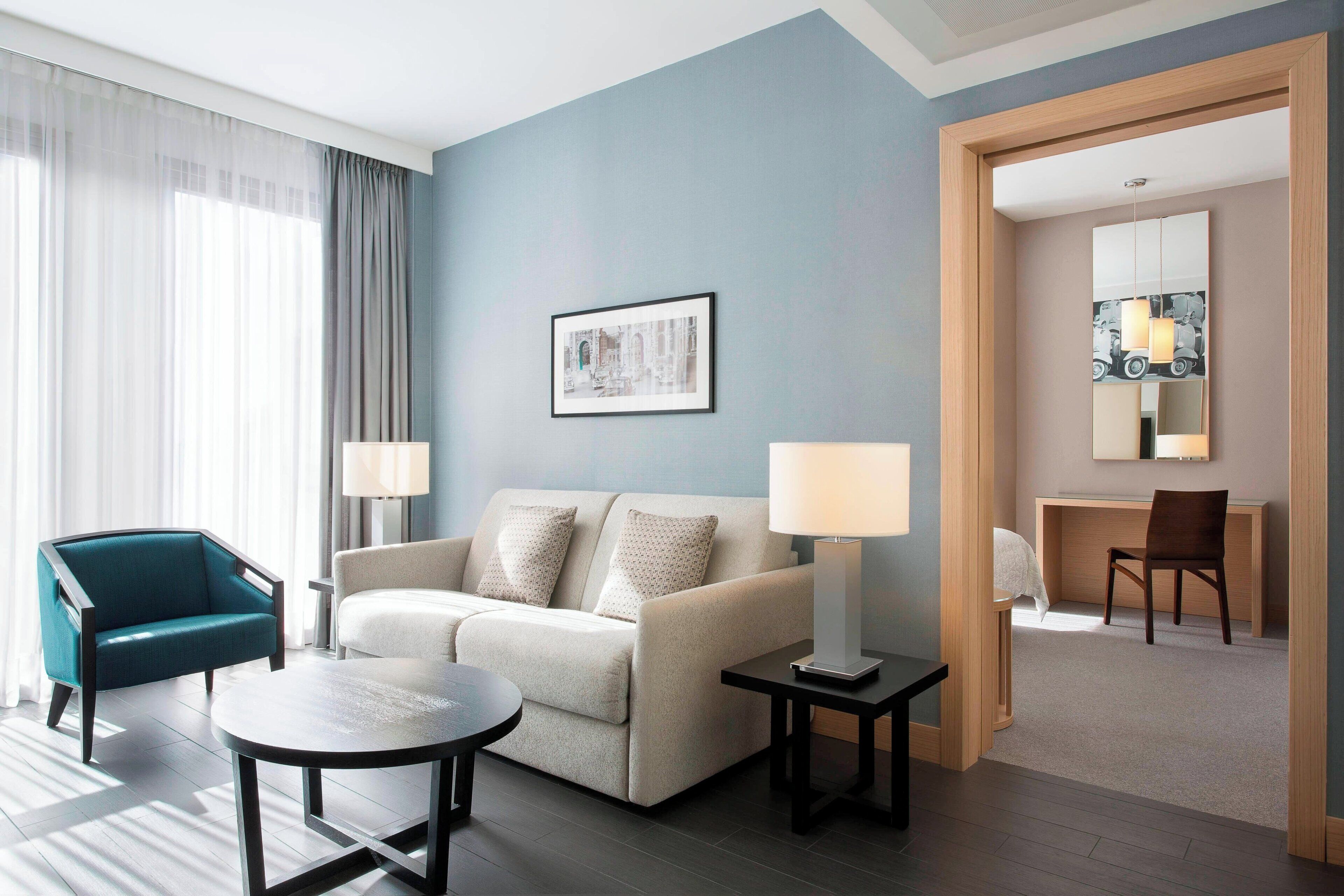 premier suite, 1 bedroom | living area | lcd tv