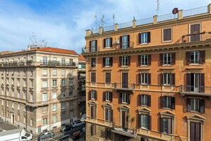 Superior Room, 1 King Bed | Hypo-allergenic bedding, free minibar items, in-room safe, desk