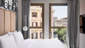 Deluxe Triple Room, 1 King Bed | Hypo-allergenic bedding, free minibar items, in-room safe, desk