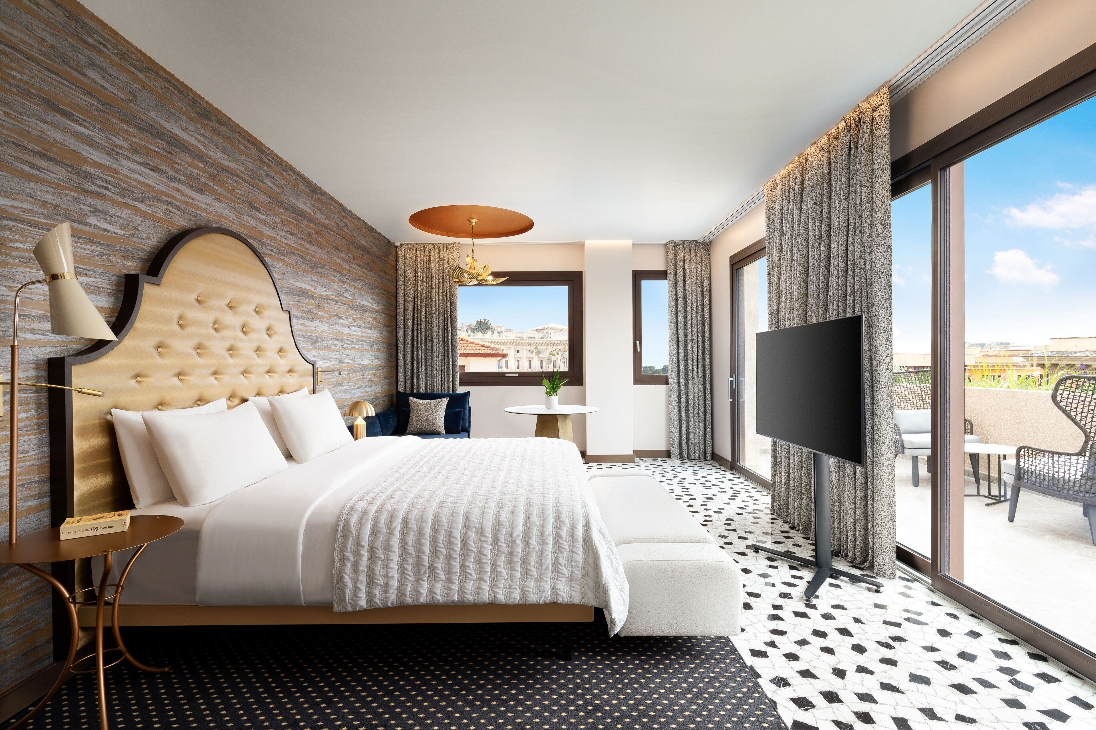 signature suite, 1 bedroom | hypo-allergenic bedding, free minibar items, in-room safe, desk