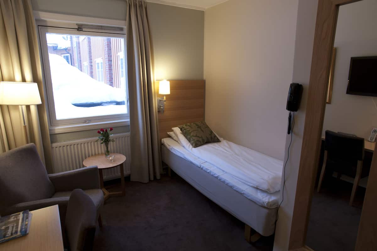 Single Room | 1 bedroom, premium bedding, pillow-top beds, desk