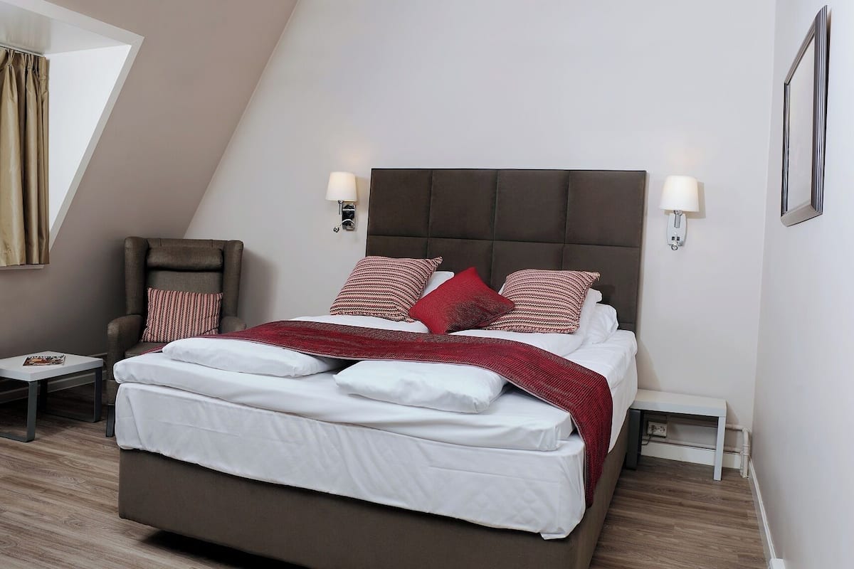 Double Room, 1 Queen Bed | 1 bedroom, premium bedding, pillow-top beds, desk