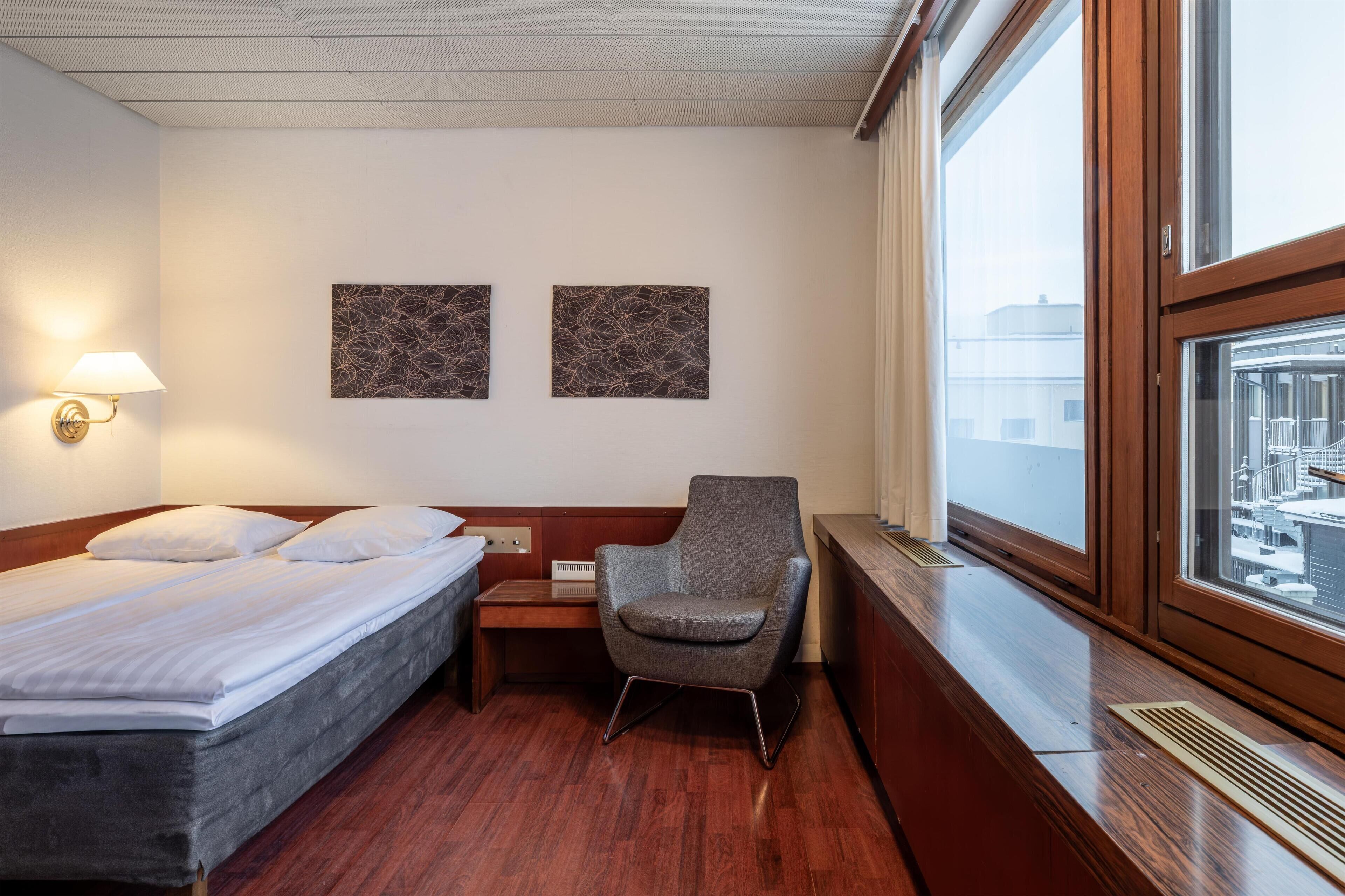 Chambre double | Bureau, lit de bébé (gratuit), accès au Wi-Fi (inclus), literie fournie