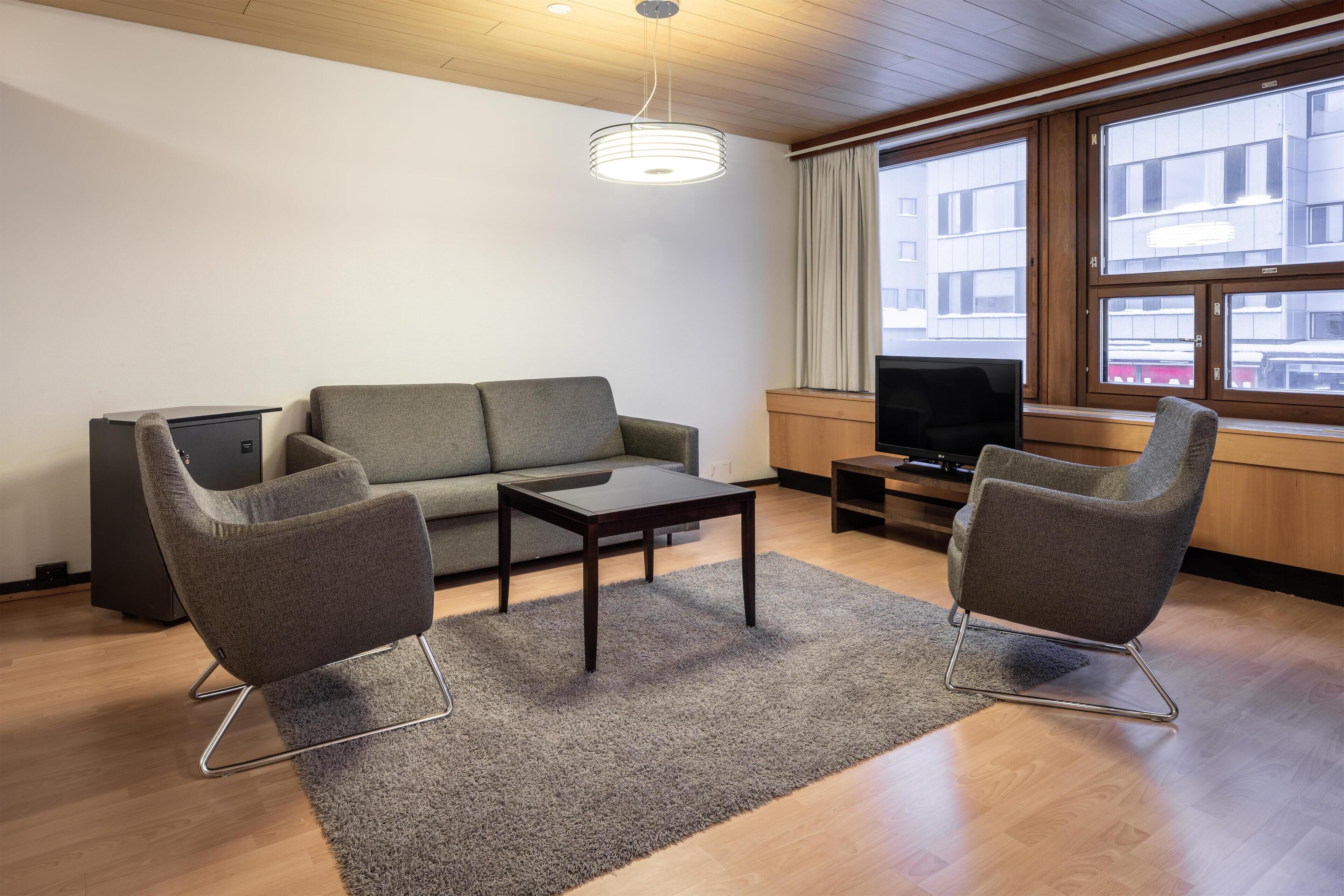 Suite, 2 Twin Beds (Master) | Desk, free cribs/infant beds, free WiFi, bed sheets