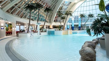 3 hồ bơi trong nhà, hồ bơi ngoài trời