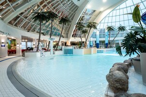 3 piscinas internas, piscina externa