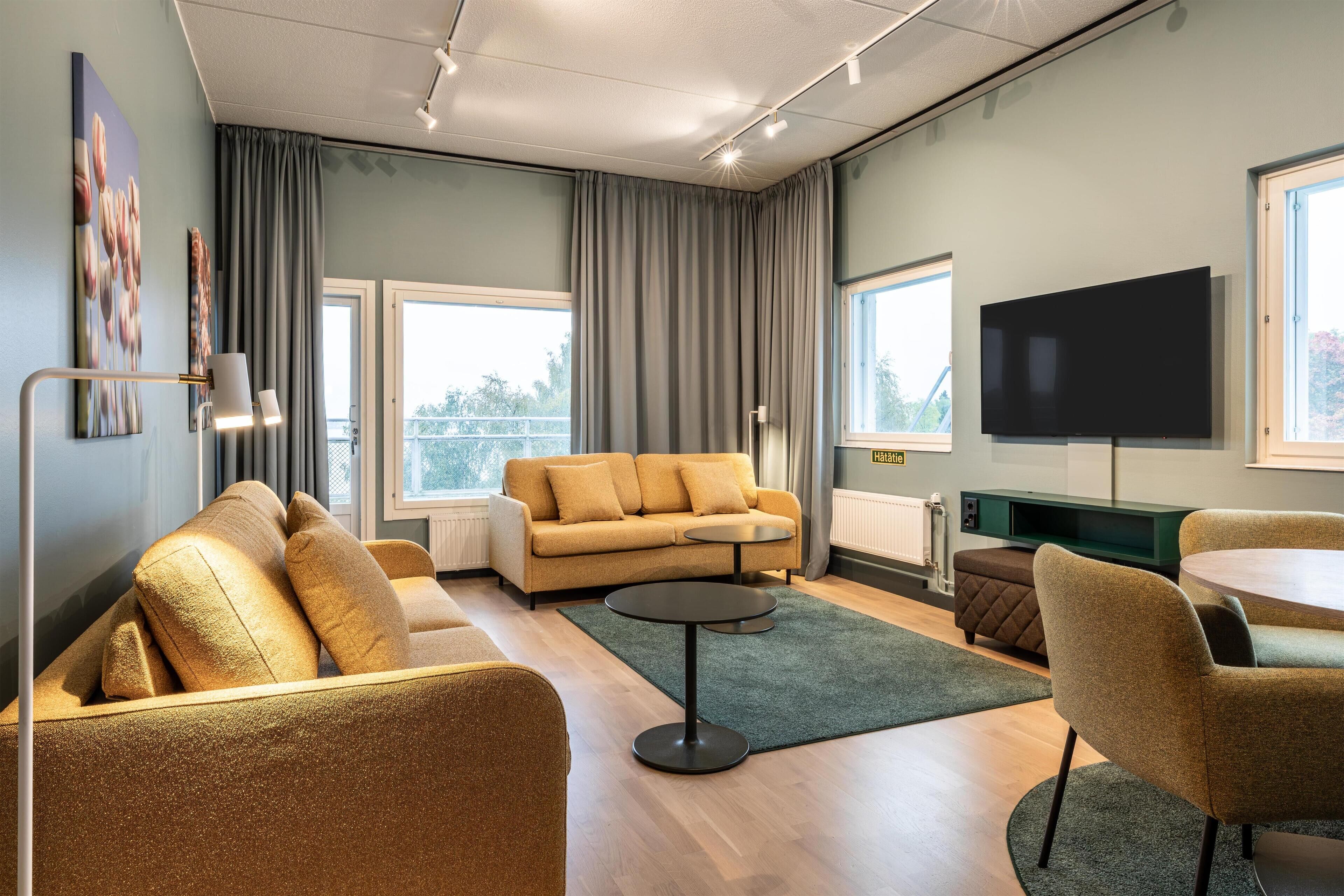 Suite | Free WiFi, bed sheets