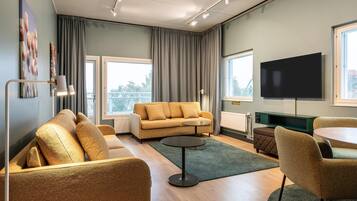 Suite | Free WiFi, bed sheets