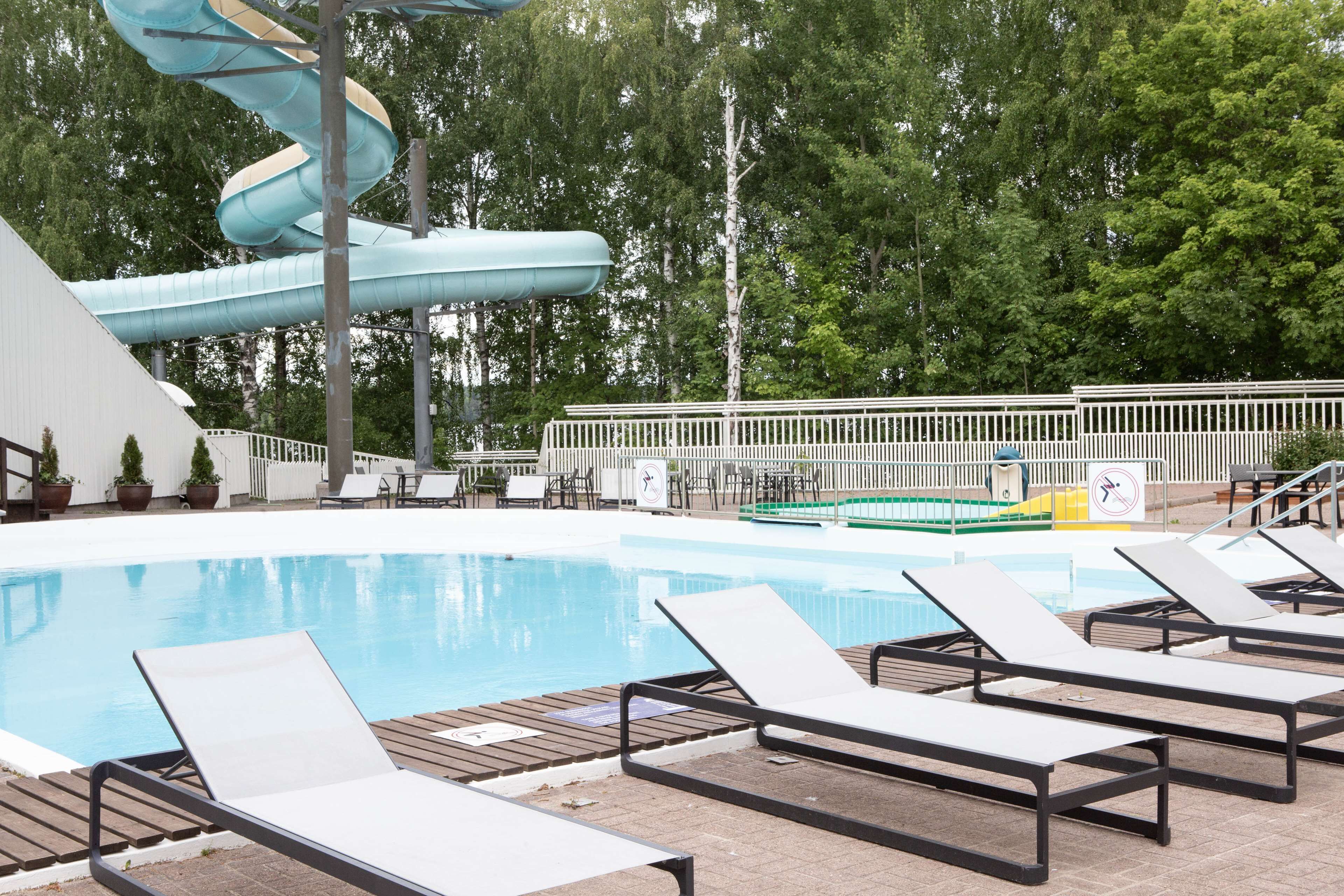 3 indoor pools, outdoor pool