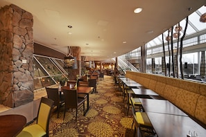 2 restaurants, breakfast served