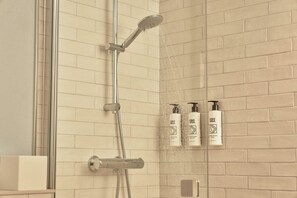 Hair dryer, slippers, towels - Hotel Klubben (Tønsberg)