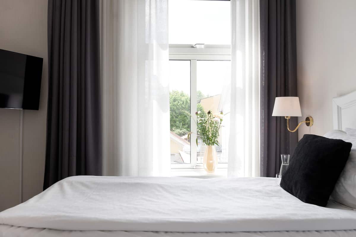 Superior Room | 1 bedroom, desk, laptop workspace, blackout drapes
