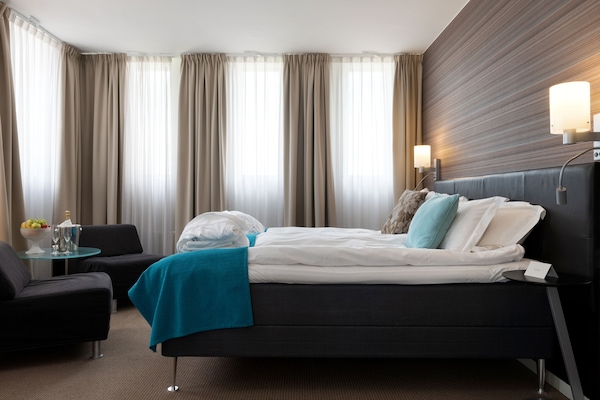 Junior suite | Een bureau, een laptopwerkplek, verduisterende gordijnen, gratis wifi