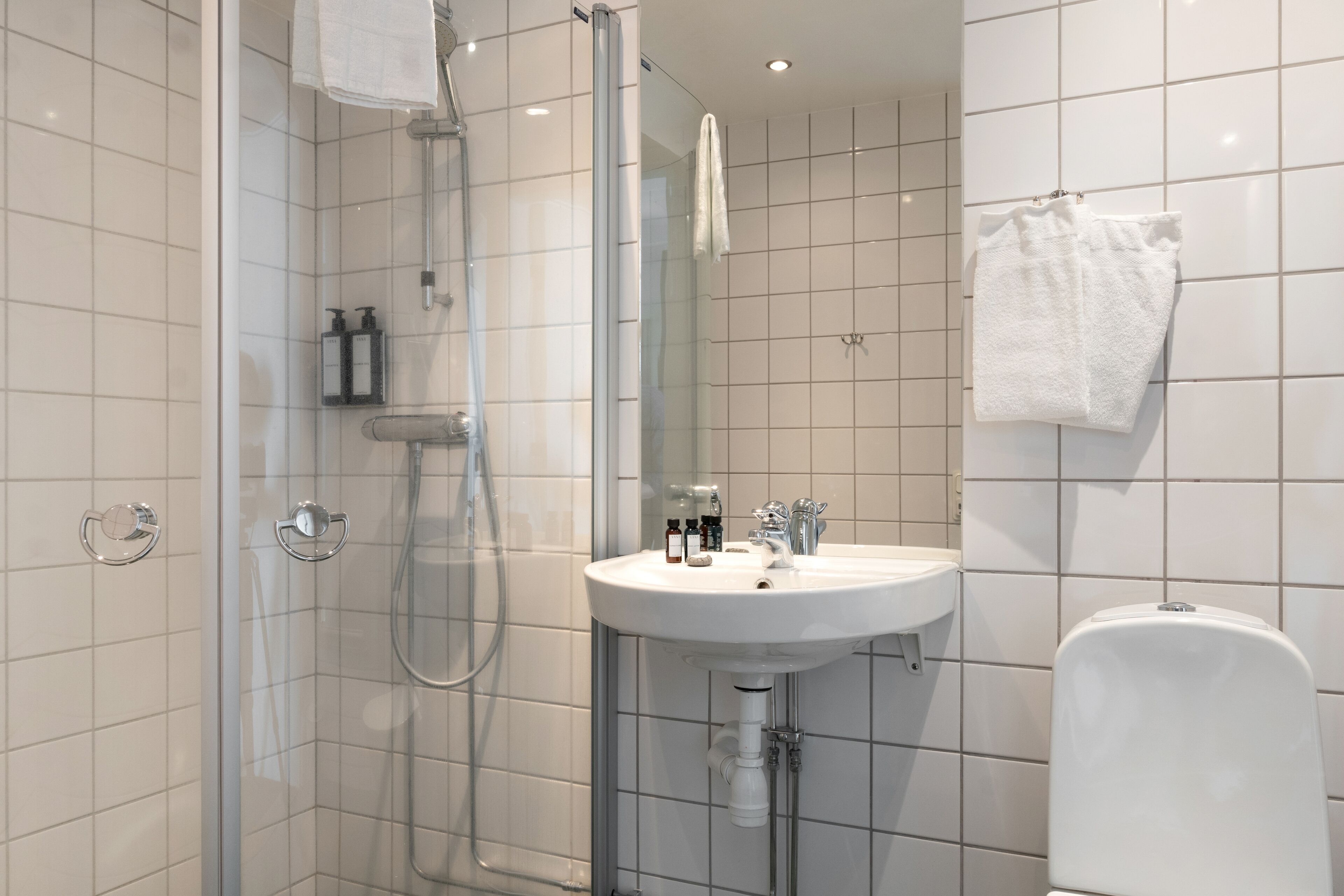 standard double room | bathroom | hair dryer, towels