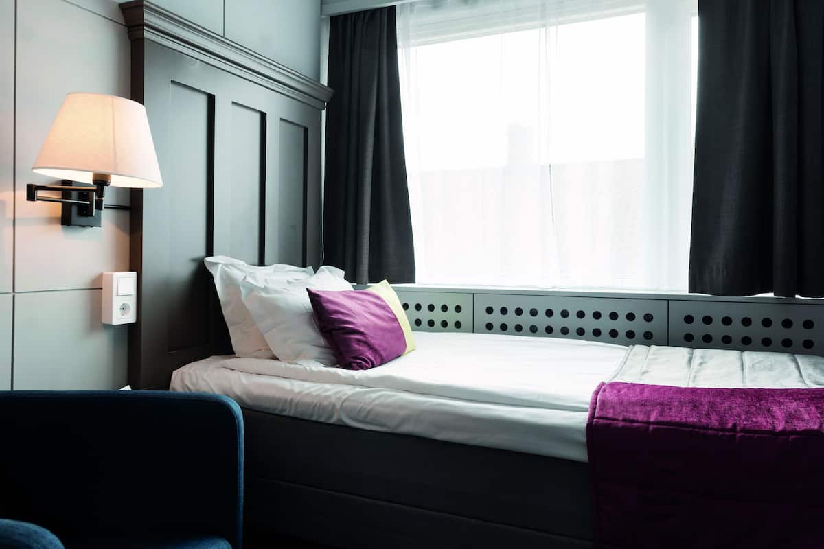 Standard Single Room | 1 bedroom, desk, laptop workspace, blackout drapes