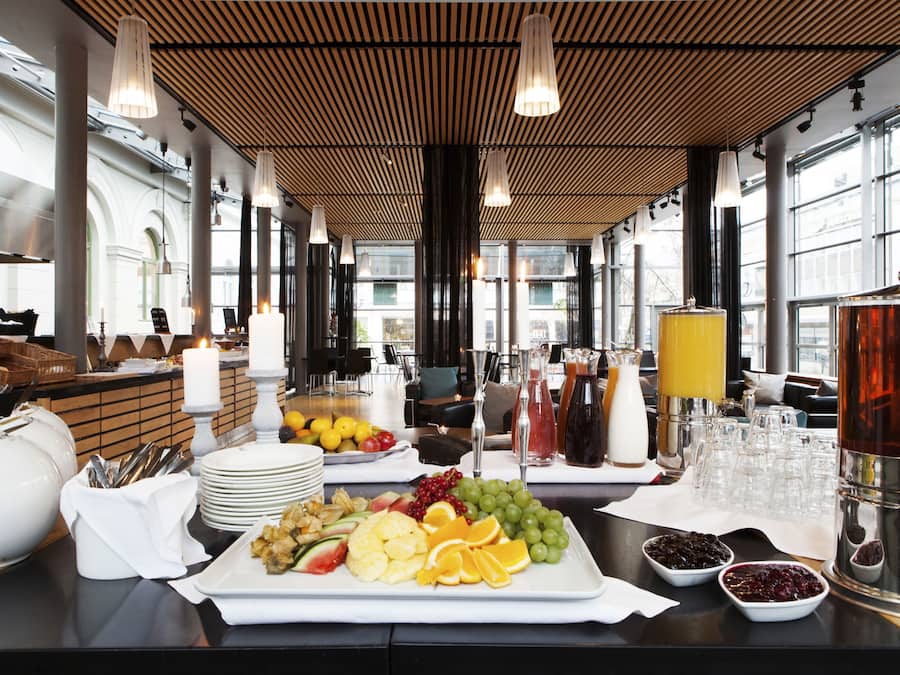 Free buffet breakfast on weekdays