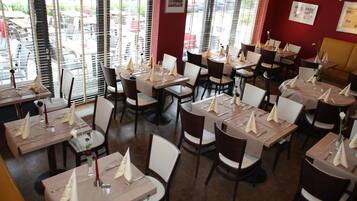 FrĂŒhstĂŒck, Mittagessen, Abendessen, lokale KĂŒche