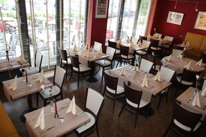 Breakfast, lunch, dinner served; local cuisine 