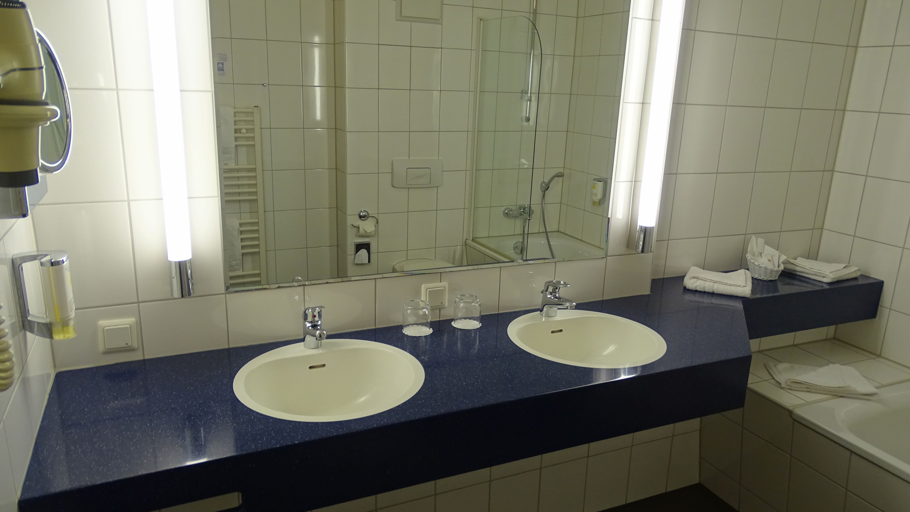 1 bedroom, hypo-allergenic bedding, minibar, in-room safe