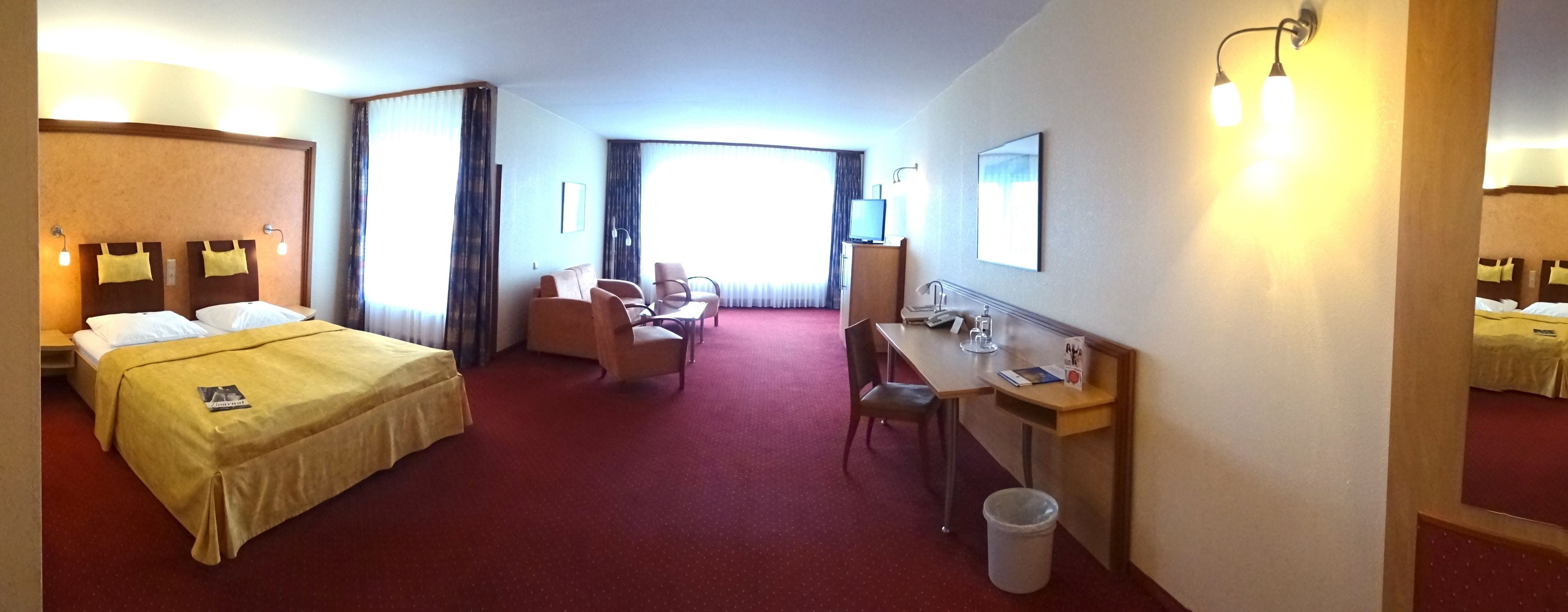 1 bedroom, hypo-allergenic bedding, minibar, in-room safe