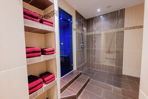 Sauna, Dampfbad, Körperbehandlungen, Warmsteinmassagen