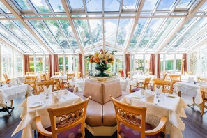 Lunch and dinner served