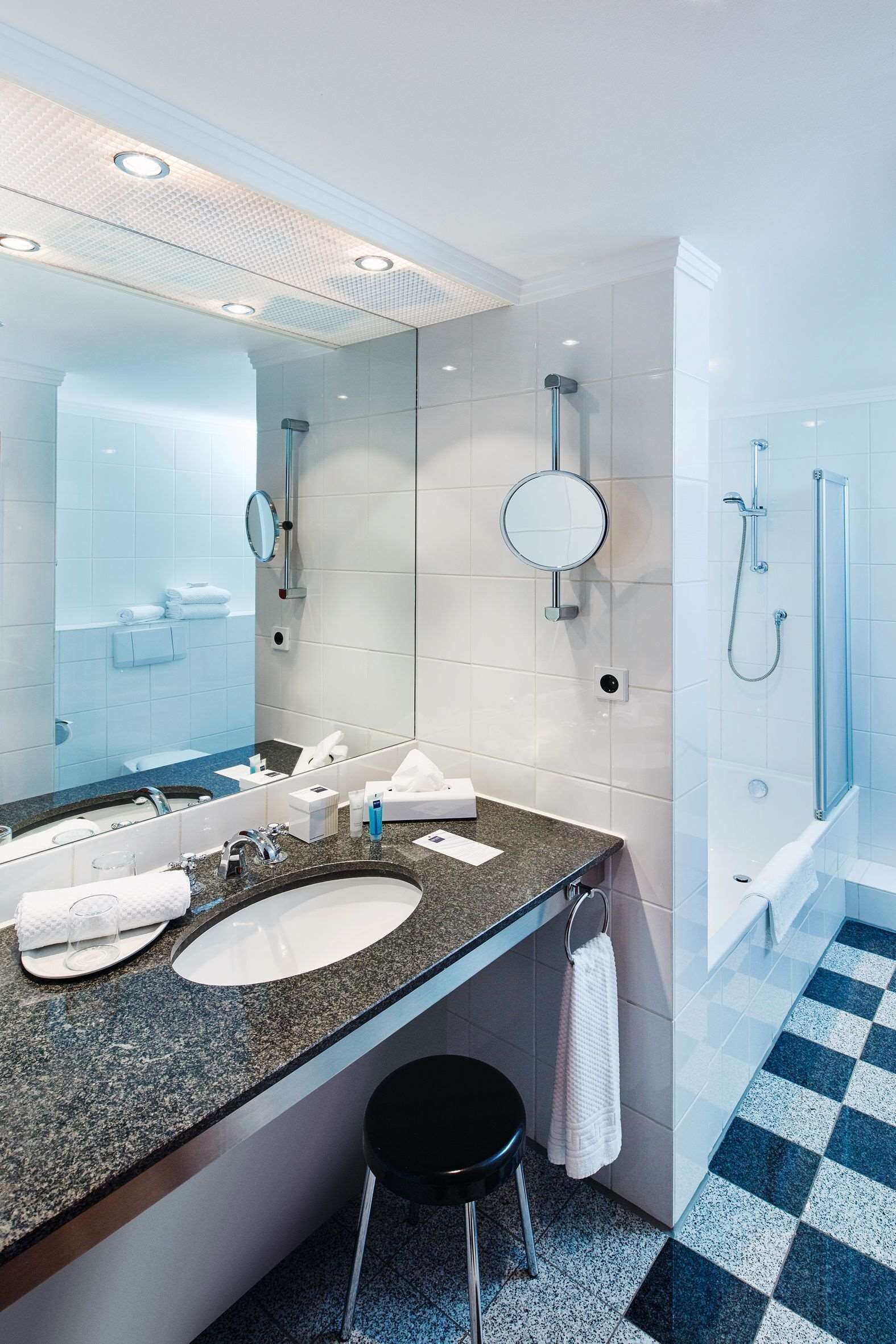 deluxe double room | bathroom | free toiletries, hair dryer, towels