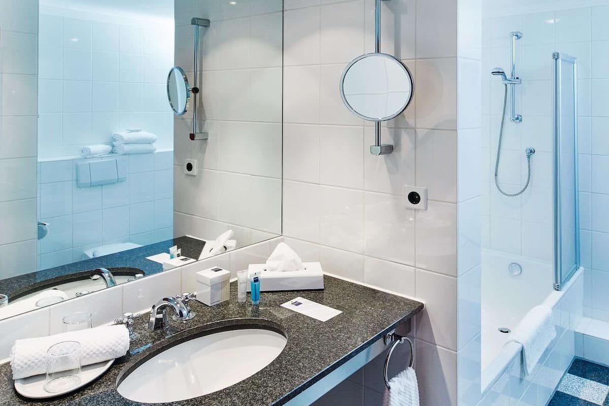 deluxe double room | bathroom | free toiletries, hair dryer, towels