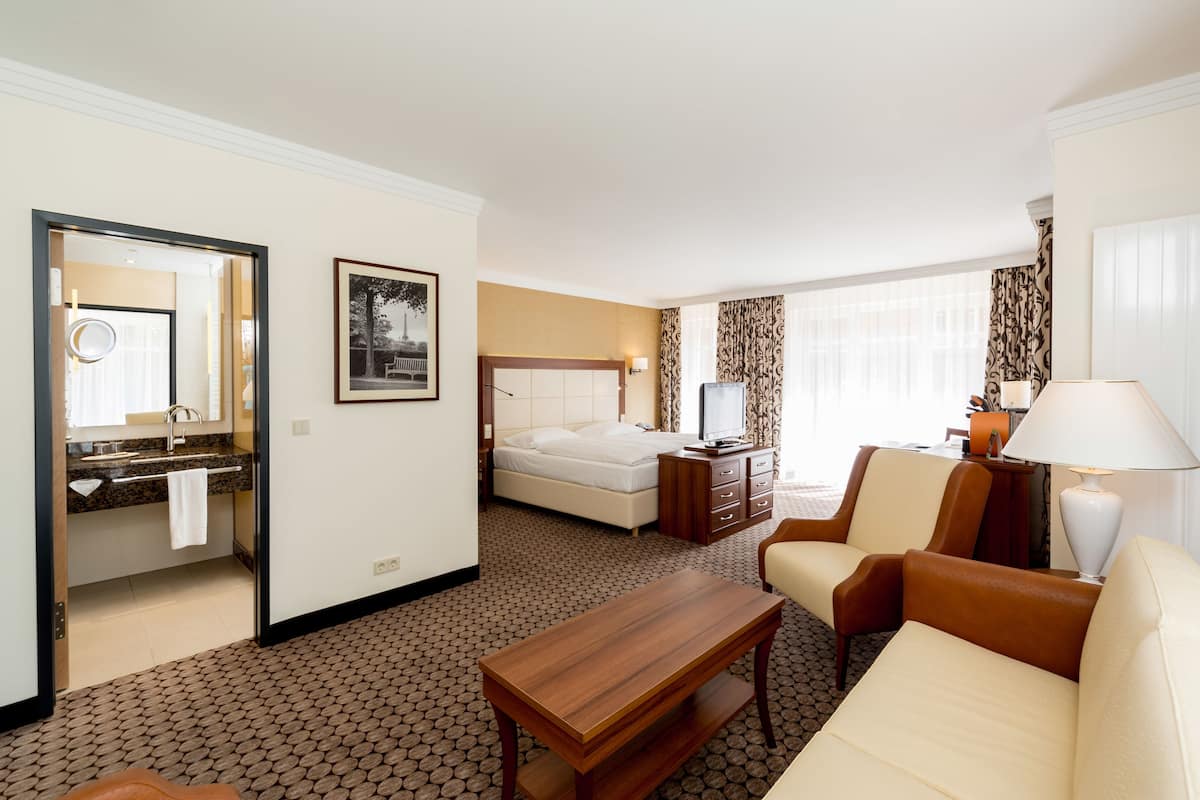 Deluxe Double Room | In-room safe, desk, free cots/infant beds, free WiFi