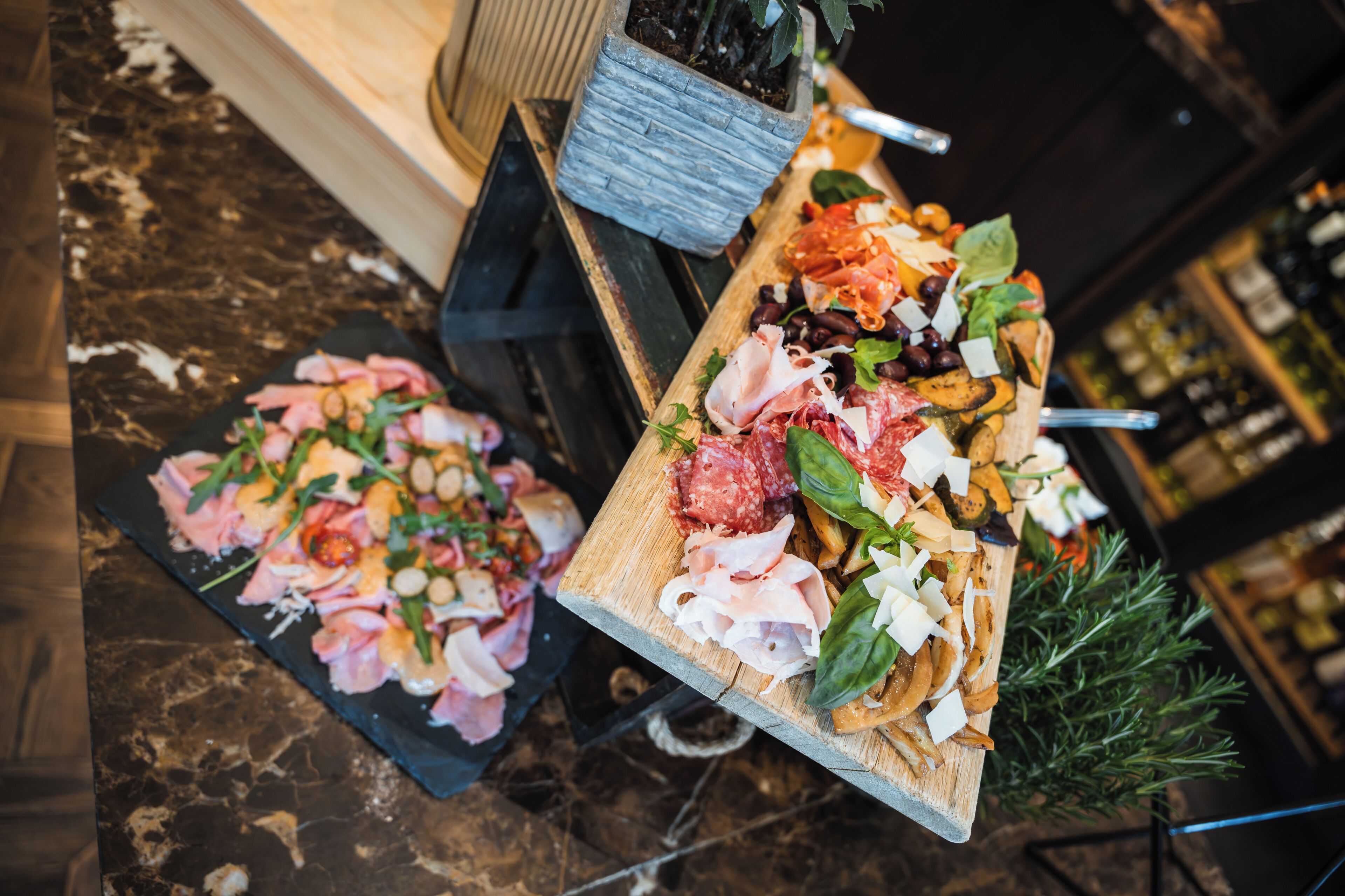 Tägliches Frühstücksbuffet gegen Gebühr