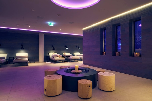 Salas de tratamiento para parejas, un sauna, baño turco
