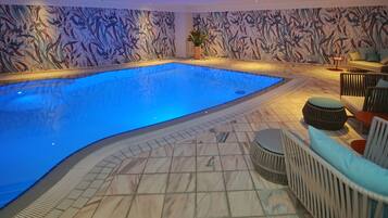Couples treatment room(s), sauna, steam room, body treatments