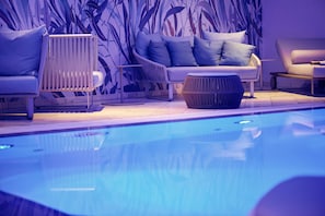 Schwimmbecken