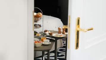 Café da manhã com buffet diário (EUR 30 por pessoa)