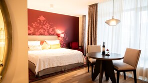 Deluxe Single Room | Premium bedding, pillow-top beds, free minibar, in-room safe -  Hotel Rosenpark (Marburg)