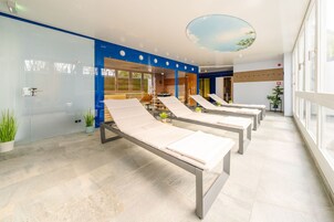 Un sauna, baño turco, tratamientos corporales, envolturas corporales