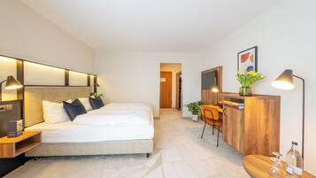 Premium bedding, in-room safe, desk, laptop workspace