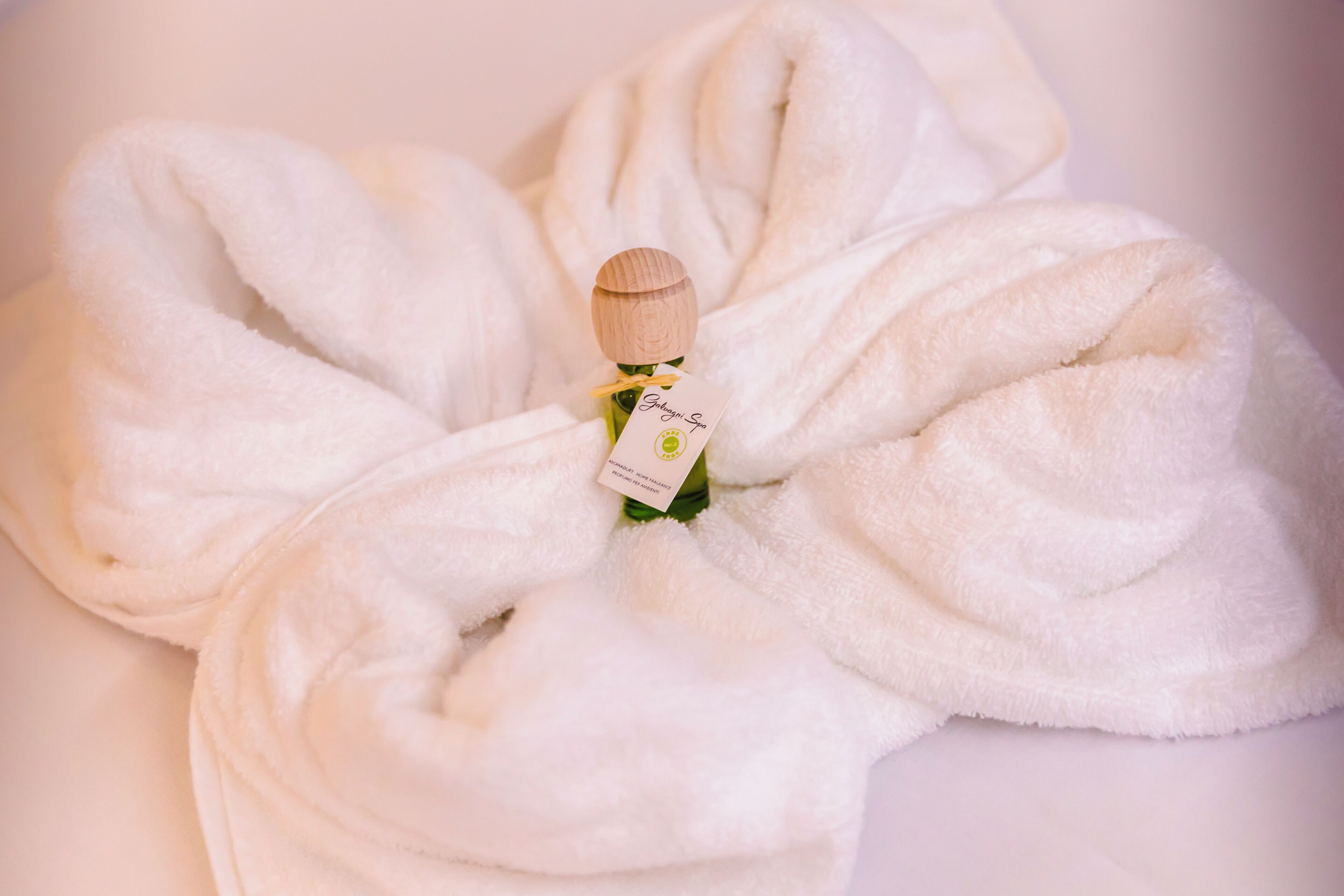 sauna, steam room, body treatments, body wraps, body scrubs