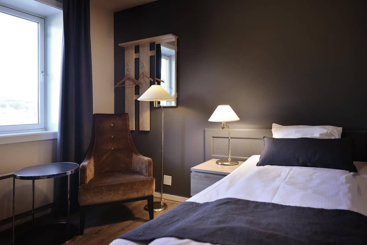 Standard Single Room | Desk, laptop workspace, cribs (free), WiFi (free)