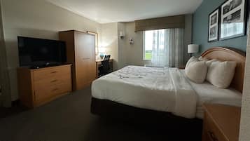 Suite, 1 King Bed with Sofa bed, Non Smoking | Desk, iron/ironing board, free WiFi, bed sheets