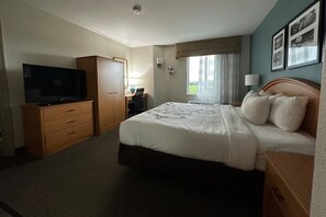 Suite, 1 King Bed with Sofa bed, Non Smoking | Desk, iron/ironing board, free WiFi, bed sheets