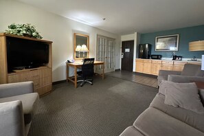 Suite, 1 King Bed with Sofa bed, Non Smoking | Living area | 32-inch LCD TV with satellite channels, TV
