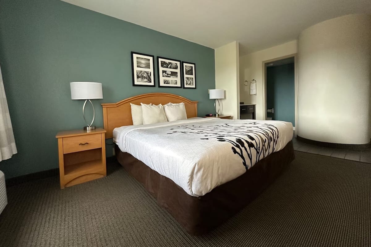 Desk, iron/ironing board, free WiFi, bed sheets