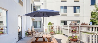 Sleep Inn & Suites Bay View Acme - Travers City