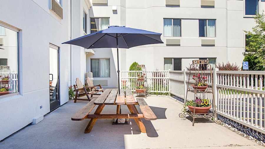 Sleep Inn & Suites Bay View Acme - Travers City