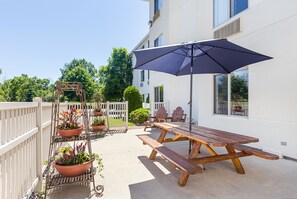 พื้นที่บาร์บีคิว/ปิกนิก